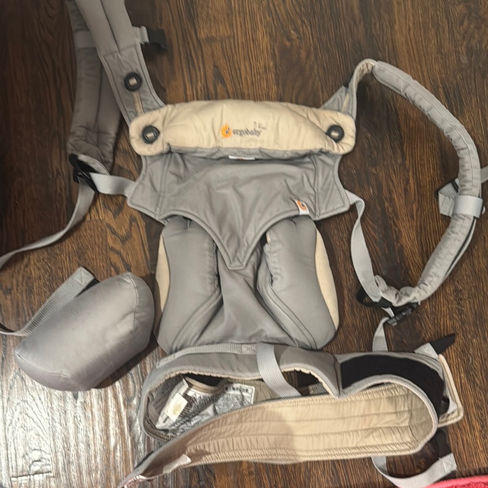 Ergobaby 360 Carrier in Gray. Good used condition.